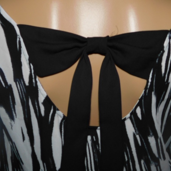 🌹BLACK AND WHITE BLOUSE WITH SKIRT🌹 - Picture 3 of 4